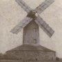 Le Moulin des Buttes avec Ferdinand Goupil au milieu des ailes